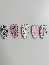 Load image into Gallery viewer, Scallop Snap Clips