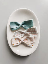 Load image into Gallery viewer, Jade Bow