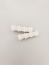 Load image into Gallery viewer, Daisy Lace Clips
